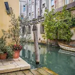 Accessible Groundfloor Near Station Ca' Rezzonico Apartment Venice