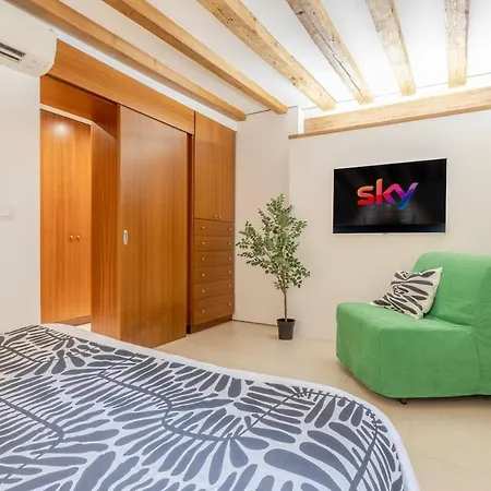 Apartment Accessible Groundfloor Near Station Ca' Rezzonico *
