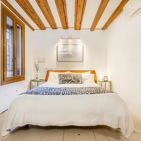 Apartment Accessible Groundfloor Near Station Ca' Rezzonico *