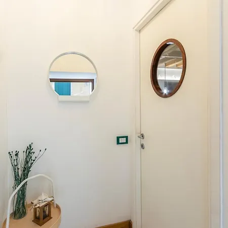 Accessible Groundfloor Near Station Ca' Rezzonico Apartment *