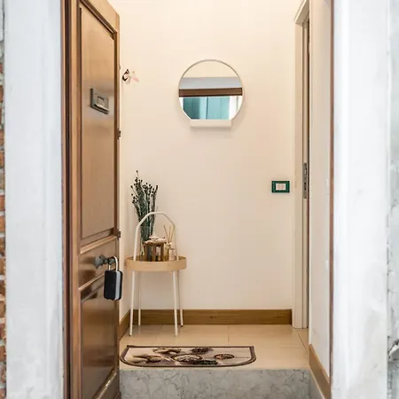 Apartment Accessible Groundfloor Near Station Ca' Rezzonico *