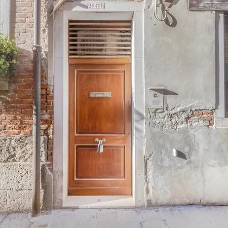 Accessible Groundfloor Near Station Ca' Rezzonico Apartment