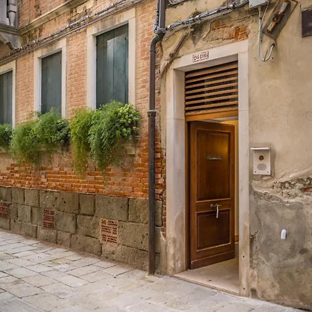 Accessible Groundfloor Near Station Ca' Rezzonico Apartment