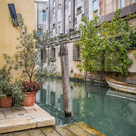 Accessible Groundfloor Near Station Ca' Rezzonico Apartment Venedig